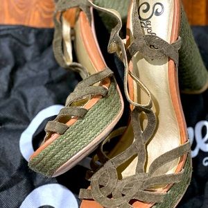 Seychelles platform sandals. Olive green.